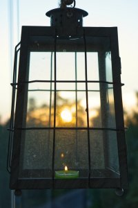 Lyhty, jossa vihreä lämpökynttilä